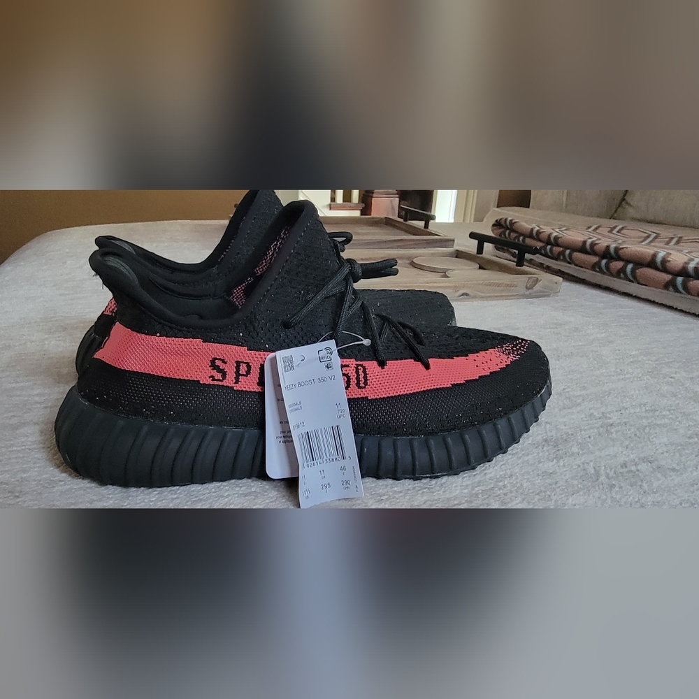Yeezy Boost 350 V2 (Read Discription)